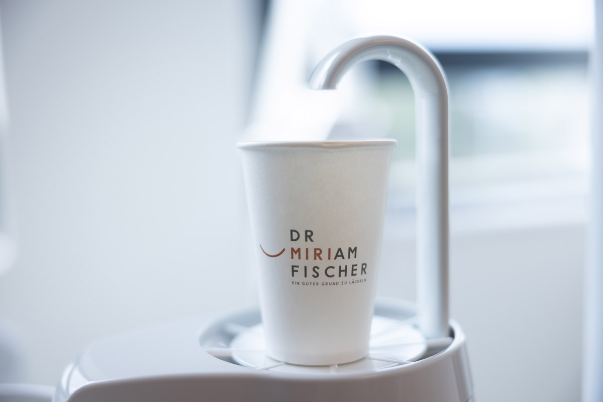 Cup with the logo of the dentist Dr. Miriam Fischer